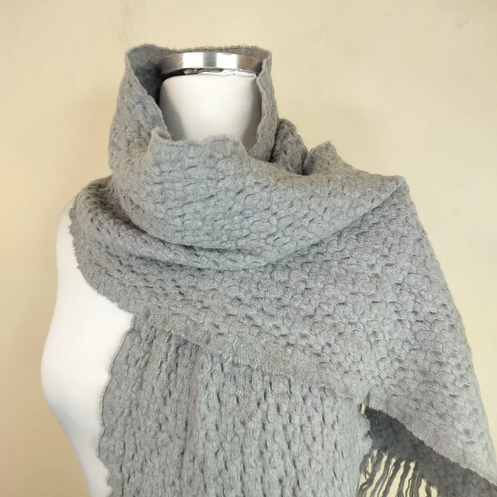 Tory Burch Wool Blend Scarf w/ Fringe 60 x 10 Logo Gray Textured Chunky